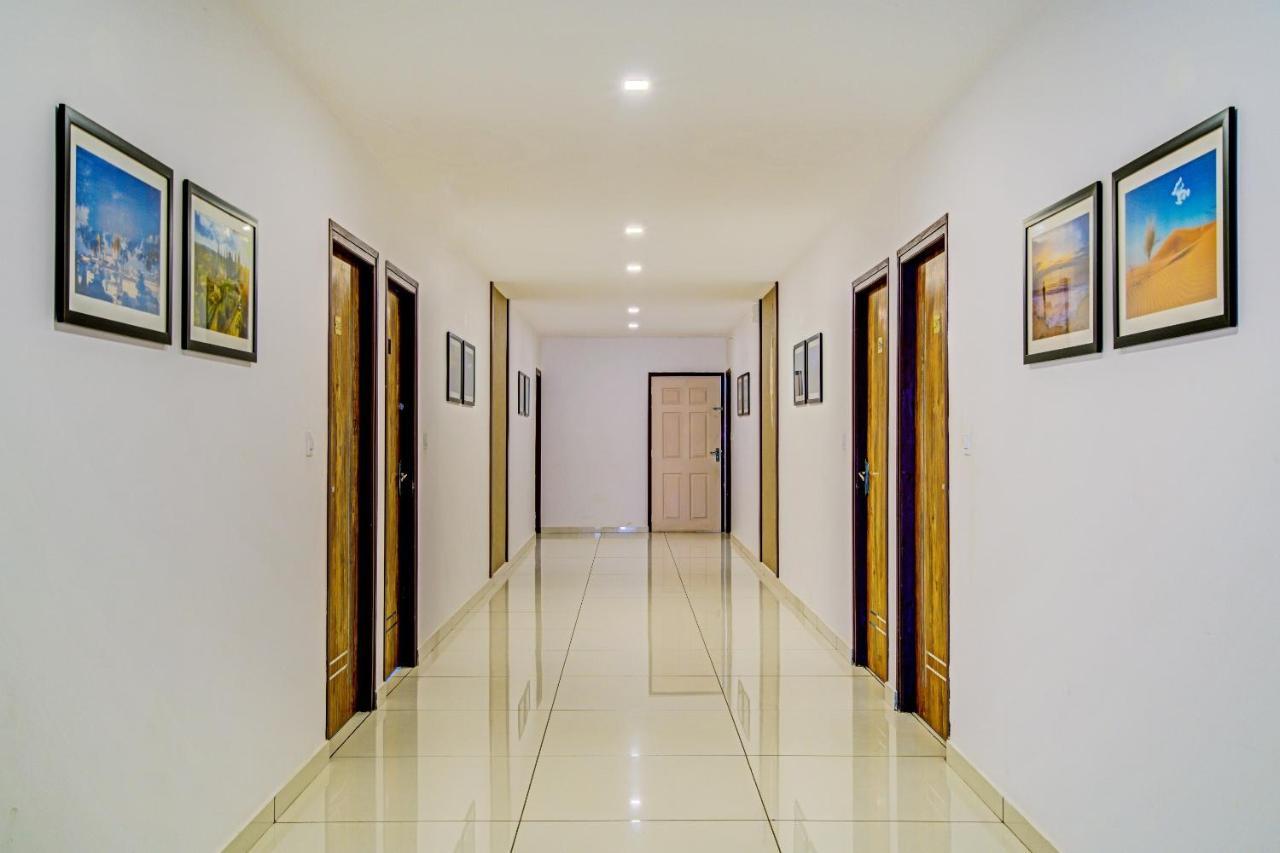 Vaccinated Staff- Capital O 74715 Phoenix Holidays Kochi Exterior foto