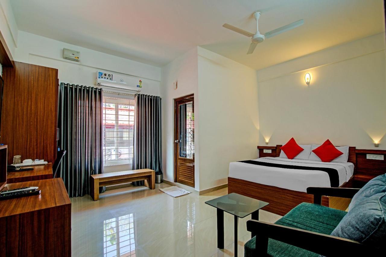 Vaccinated Staff- Capital O 74715 Phoenix Holidays Kochi Exterior foto