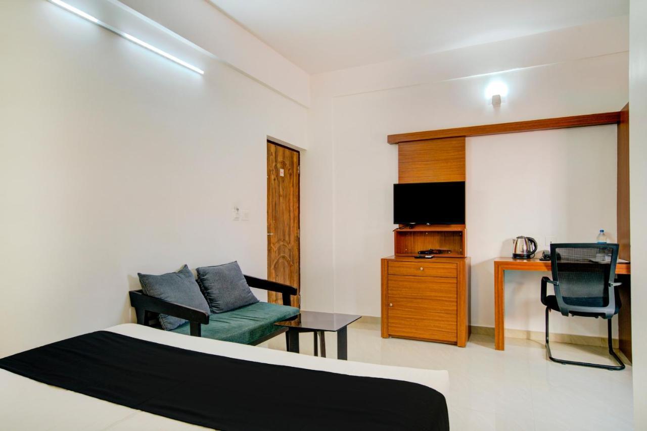 Vaccinated Staff- Capital O 74715 Phoenix Holidays Kochi Exterior foto