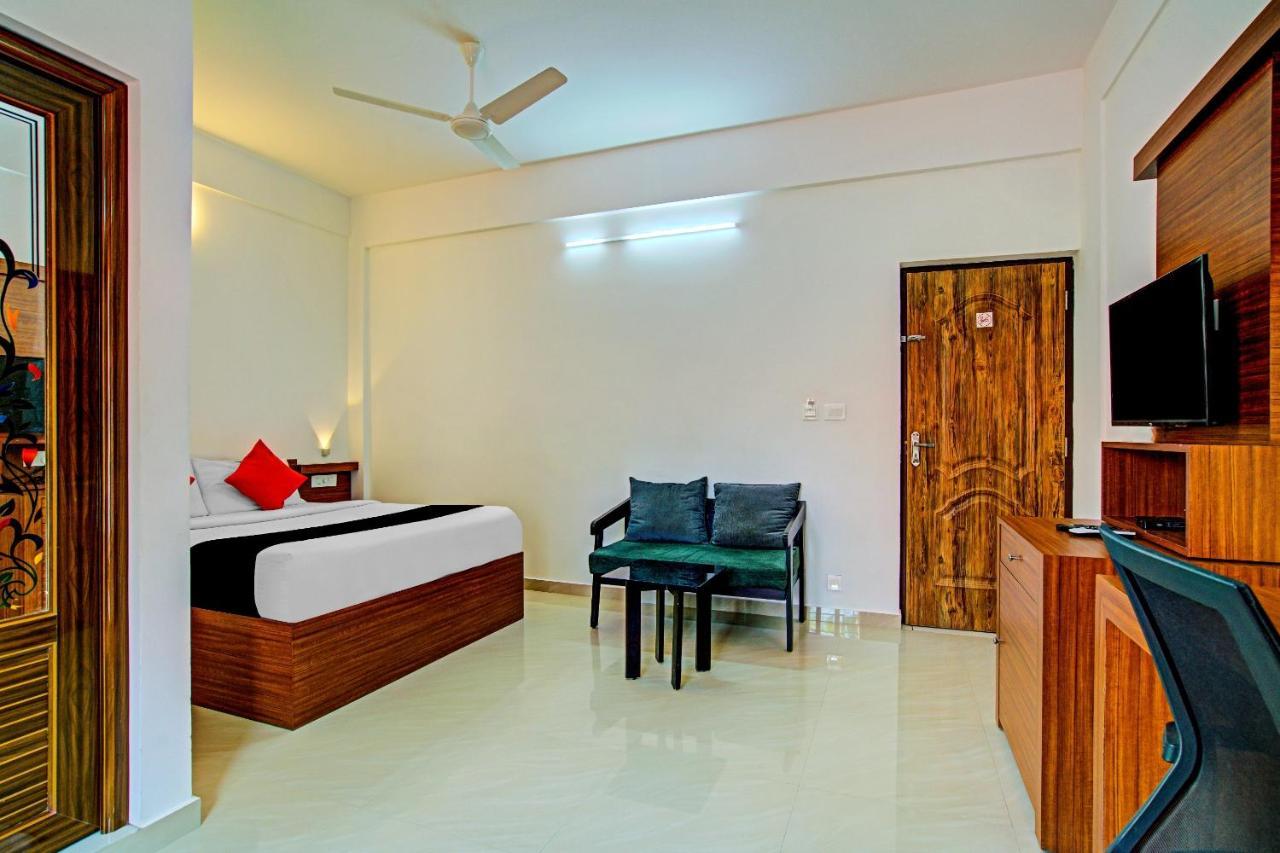 Vaccinated Staff- Capital O 74715 Phoenix Holidays Kochi Exterior foto