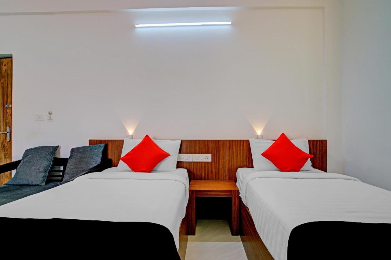 Vaccinated Staff- Capital O 74715 Phoenix Holidays Kochi Exterior foto