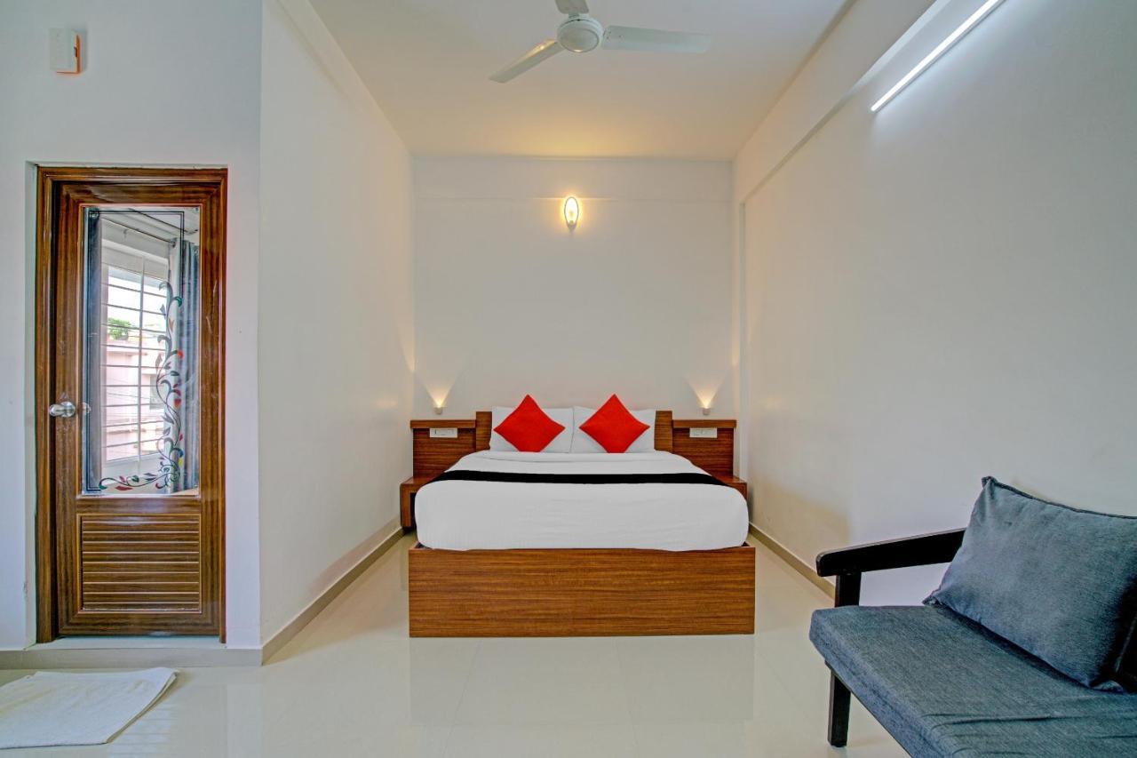 Vaccinated Staff- Capital O 74715 Phoenix Holidays Kochi Exterior foto
