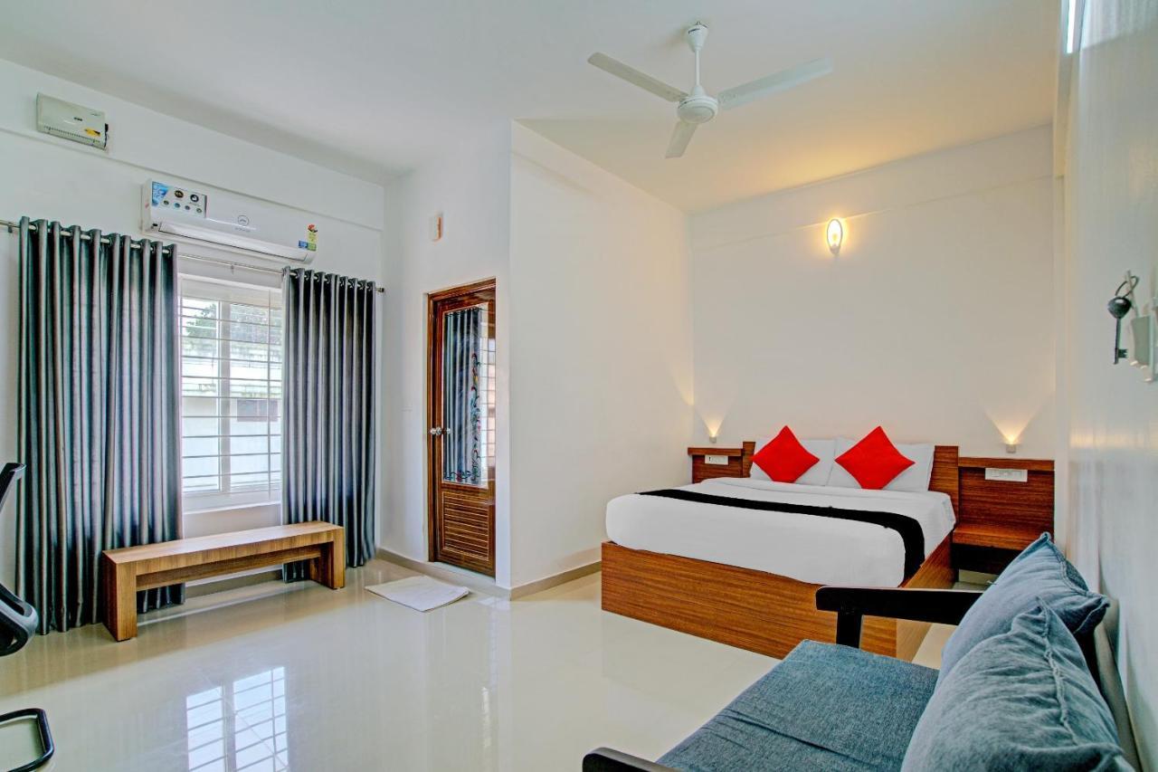 Vaccinated Staff- Capital O 74715 Phoenix Holidays Kochi Exterior foto