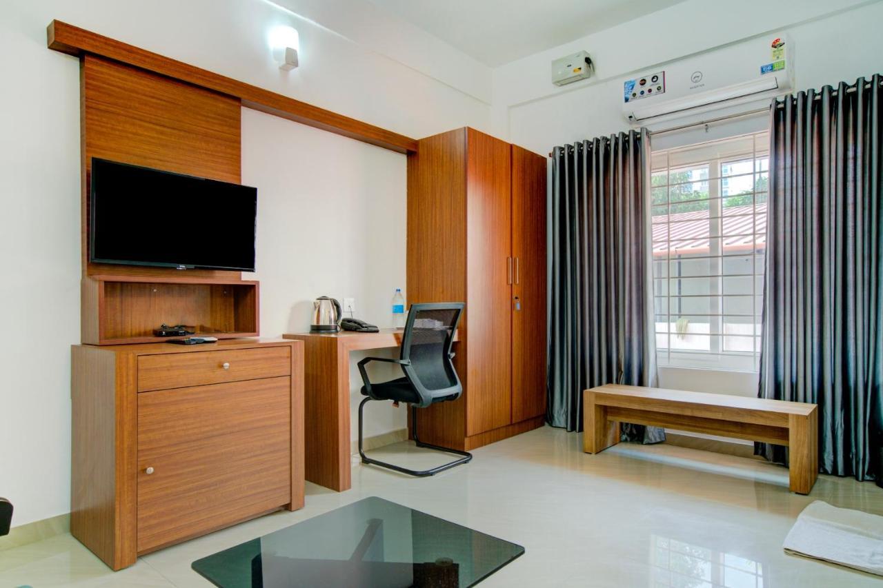 Vaccinated Staff- Capital O 74715 Phoenix Holidays Kochi Exterior foto